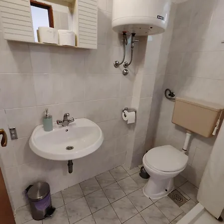 Kralj 사플루나라